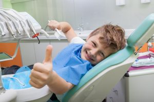Family dentist in Toronto places plastic sealants